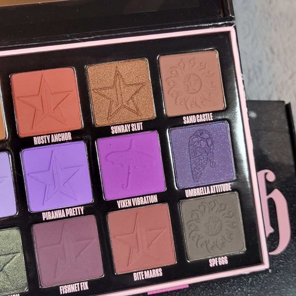 Jeffree Star Gothic Beach Eyeshadow Palette - Picture 5 of 5
